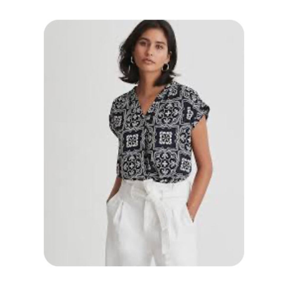 Ann‎ Taylor Navy Blue and White Tiled Mixed Media Top Size Medium